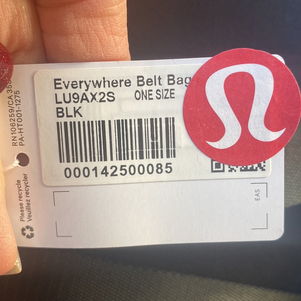 LULULEMON BLACK BELT BAG!! Everywhere Belt Bag 1L FREE GIFT WITH PURCHASE - Picture 7 of 8